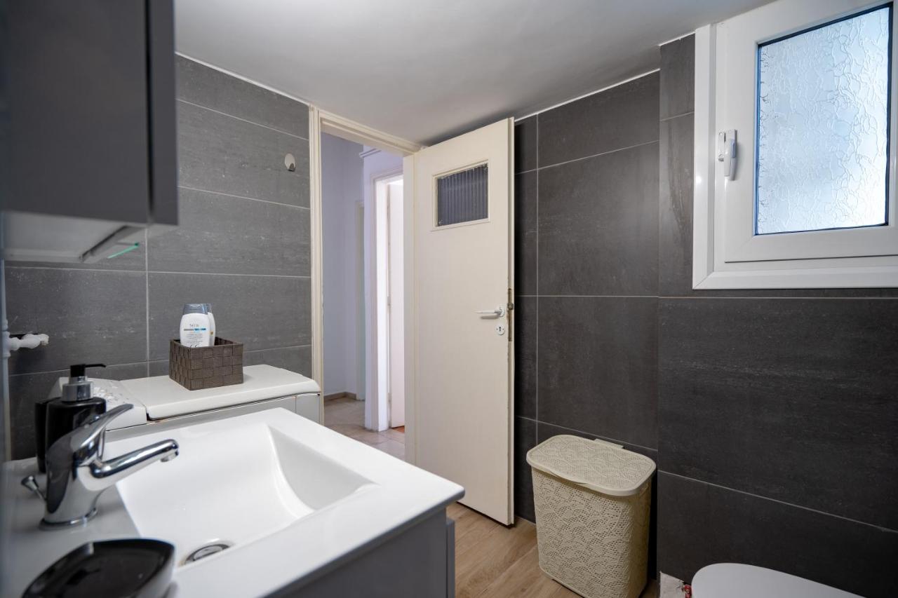 Dimotiko Theatro Metro St. 1 Bedroom 4 Pers. Flat El Pireo Exterior foto
